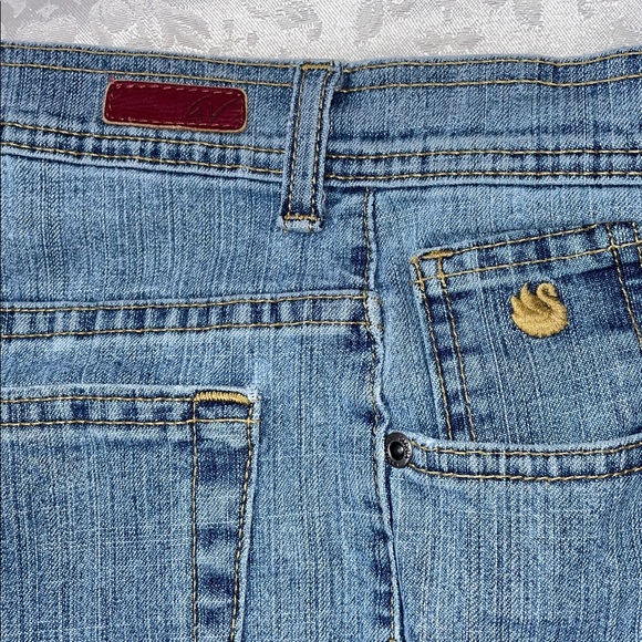 Vintage Gloria Vanderbilt Classic Blue Denim Jeans. Size 6P. - Picture 3 of 4